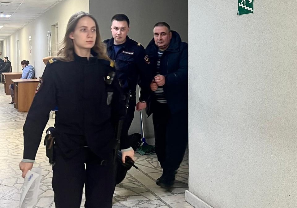 Бывший министр свердловского ЖКХ Смирнов останется в СИЗО ещё на два месяца  | Экс-главе свердловского МинЖКХ Смирнову продлили срок ареста