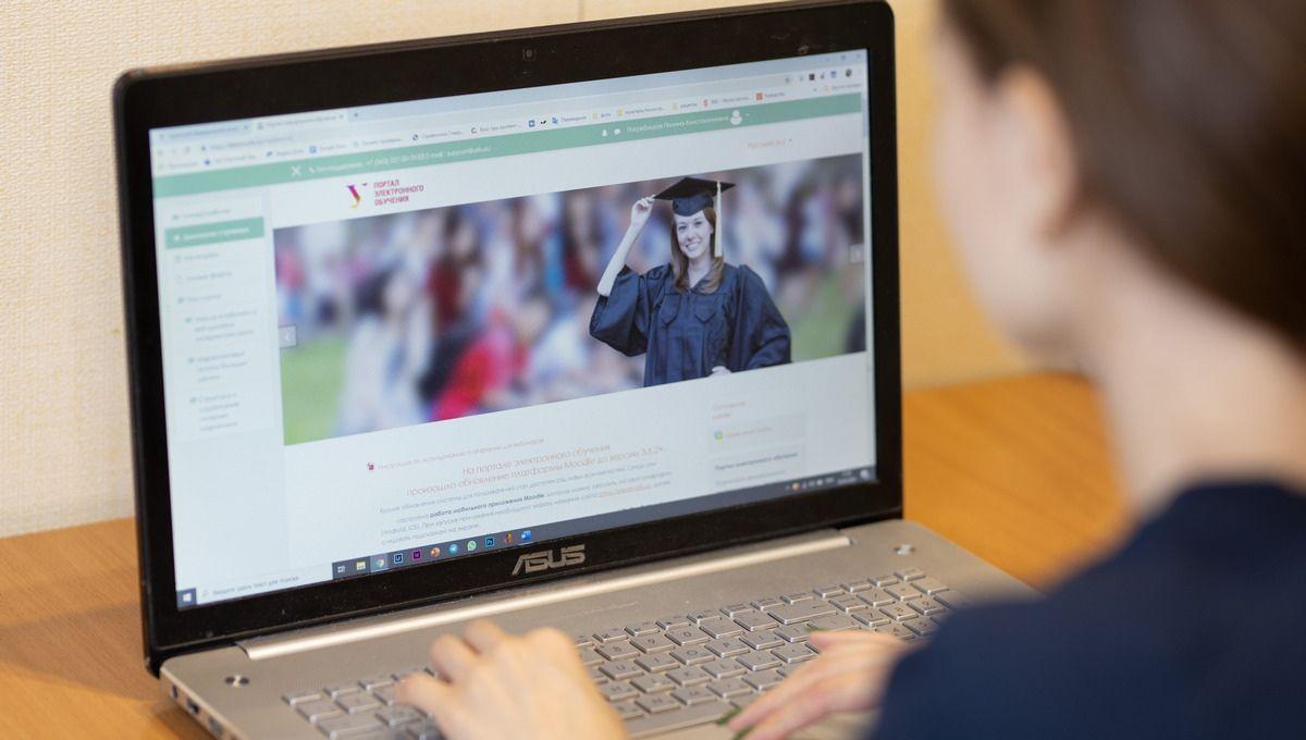 В УрФУ сегодня защитили первые дипломы в дистанционном режиме В УрФУ сегодня защитили первые дипломы в дистанционном режиме