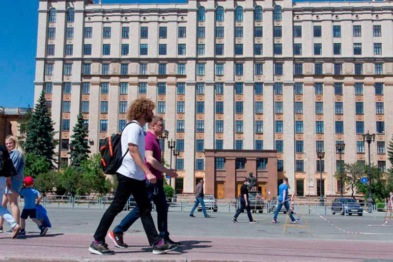 Текслер прошелся по Челябинску с блогером Варламовым Текслер прошелся по Челябинску с блогером Варламовым