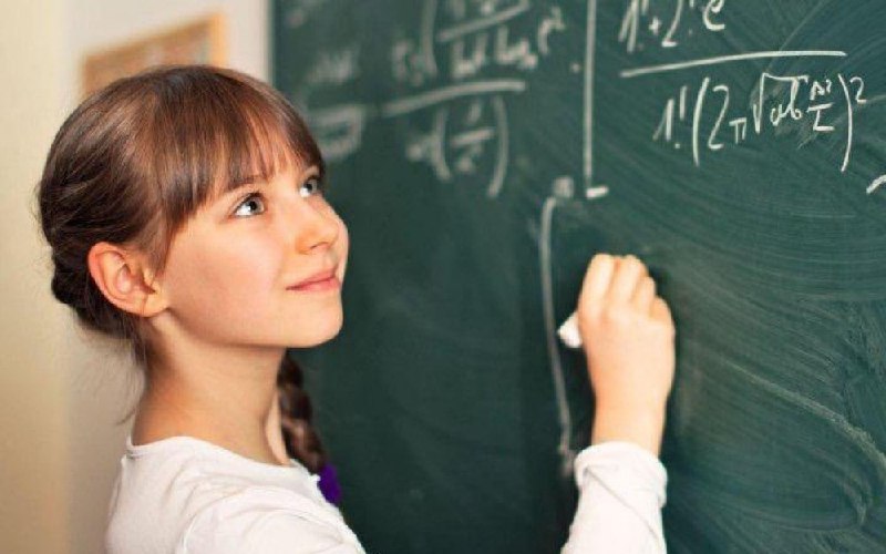 В Екатеринбурге в 2023 году в школах будет создано 3400 новых мест