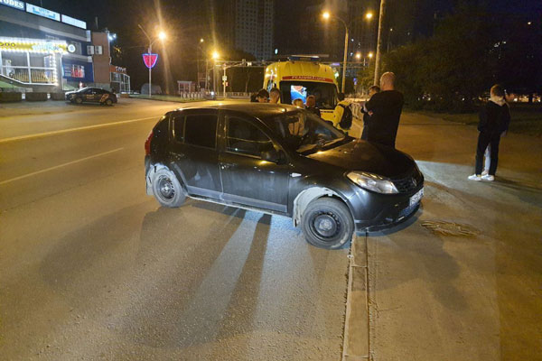 В Екатеринбурге водитель легковушки попал в ДТП. Мужчина скончался в больнице В Екатеринбурге водитель легковушки попал в ДТП. Мужчина скончался в больнице