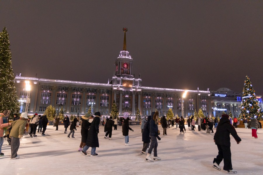 Мороз -30°: каток на площади закрыт до 26 декабря | Каток в Екатеринбурге закрыли из-за мороза