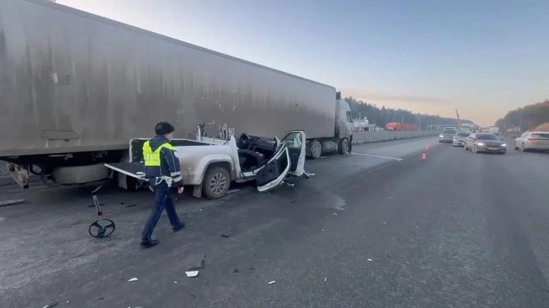 Смертельное ДТП на ЕКАД в Екатеринбурге — водитель легковушки погиб при столкновении с грузовиком | На ЕКАД водитель «Фольксвагена» погиб при столкновении с фурой Смертельное ДТП на ЕКАД в Екатеринбурге — водитель легковушки погиб при столкновении с грузовиком | На ЕКАД водитель «Фольксвагена» погиб при столкновении с фурой