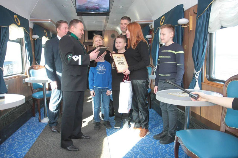 Туристический ретропоезд «Уральский экспресс» перевез 10-тысячного пассажира