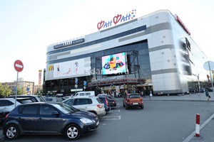 Спасатели Екатеринбурга эвакуируют 200 человек из крупного ТРЦ