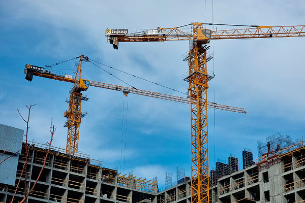 Екатеринбуржец взыскал с застройщика более 300 тысяч рублей за задержку при передаче квартиры