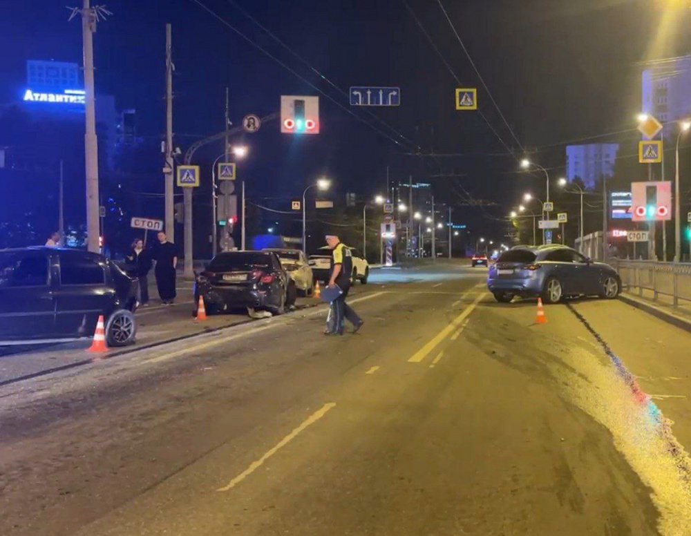 Пьяный водитель устроил в Екатеринбурге аварию с пятью машинами. Видео | В Екатеринбурге пьяный водитель устроил массовое ДТП Пьяный водитель устроил в Екатеринбурге аварию с пятью машинами. Видео | В Екатеринбурге пьяный водитель устроил массовое ДТП