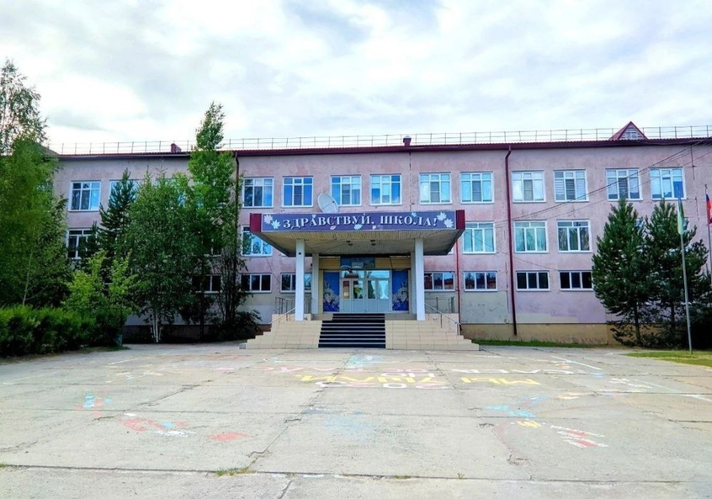 В Югорске возник конфликт из-за увольнения директора школы | В Югре увольнение директора школы привело к скандалу