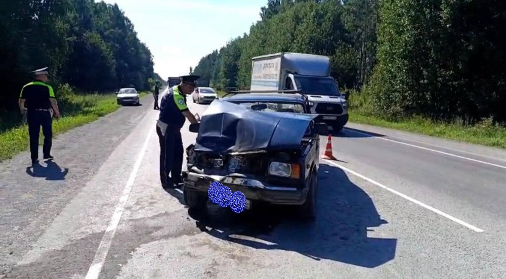 Столкнулись «ВАЗ» и «Мазда» — в ДТП на Урале погиб пожилой мужчина  | Пожилой водитель погиб в ДТП на Урале 