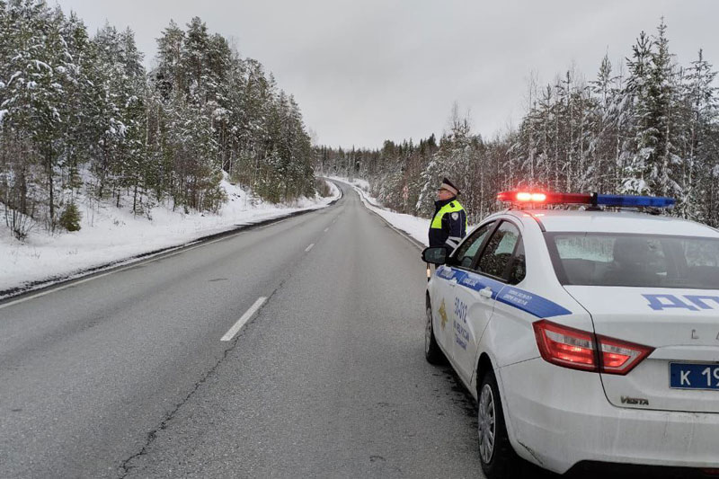 В ГИБДД напомнили автовладельцам, что пора переобуваться | ГИБДД призвала уральцев менять резину на зимнюю