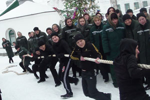 Осужденные женщины из Нижнего Тагила в Новый год перетягивали канат