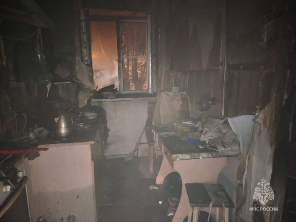 Женщина погибла при пожаре в Каменске-Уральском  | На Урале в пожаре погибла женщина 