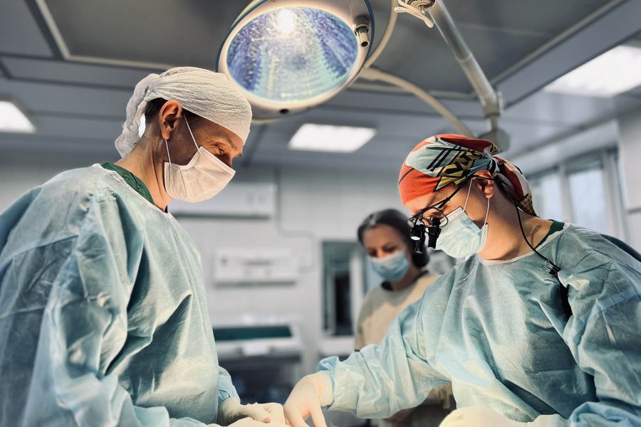 Свердловские врачи спасли мужчину с помощью 3D-технолоний  | Врачи поставили уральца на ноги благодаря 3D-печати