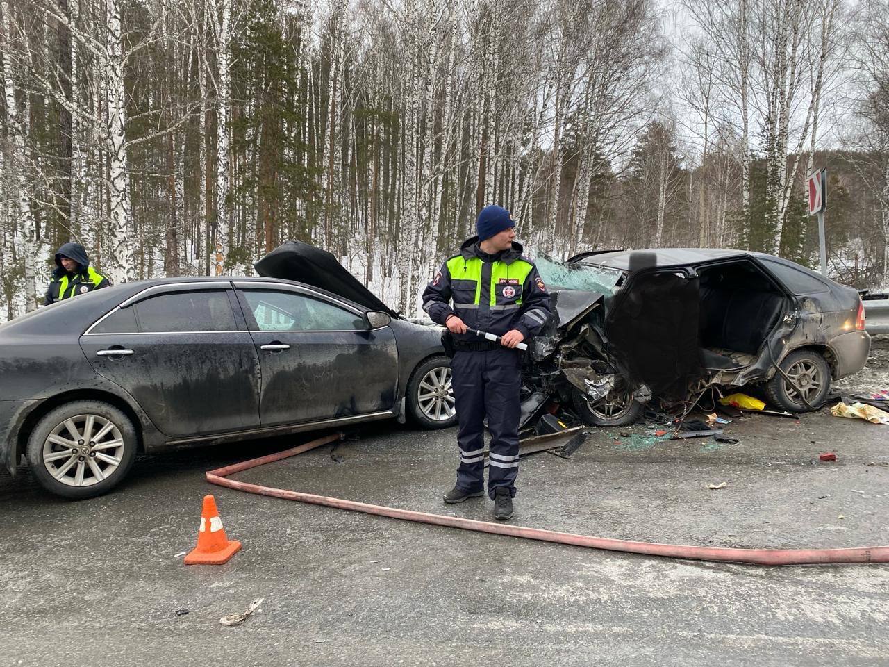 В Челябинской области «Тойота Камри» убила водителя и пассажирку «Лады Приоры» 