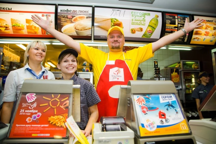 В Москве закрытый "Макдоналдс" продолжил работу