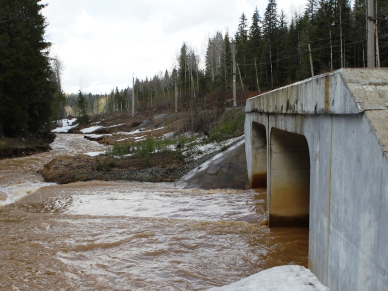На Свердловской железной дороге ведется подготовка к весеннему паводку