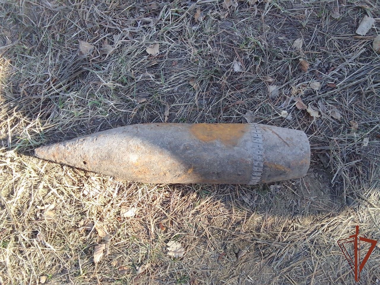 Росгвардейцы уничтожили найденный в свердловском поле снаряд