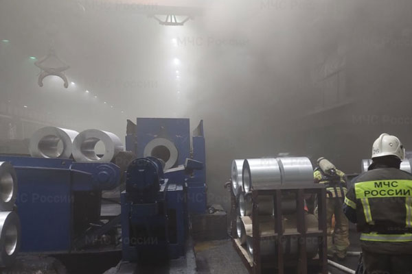 В Свердловской области на металлургическом заводе произошел пожар В Свердловской области на металлургическом заводе произошел пожар