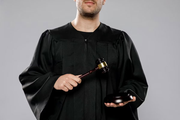 Суд снова смягчил меру пресечения обвиняемому в стрельбе в Екатеринбурге  | В Екатеринбурге снова смягчили меру пресечения обвиняемому в стрельбе