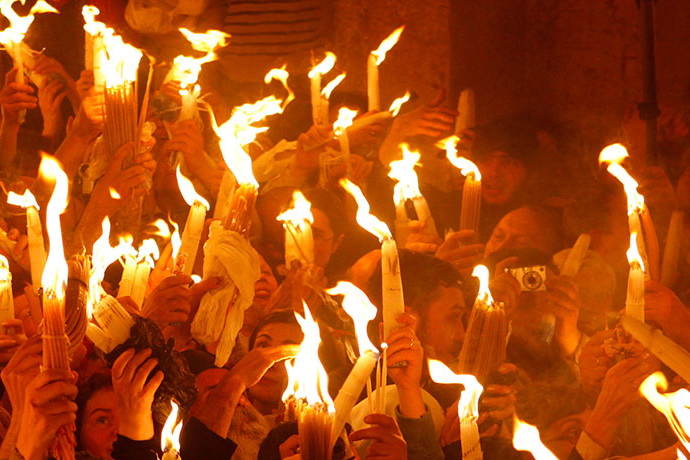 В Иерусалиме сошел Благодатный огонь