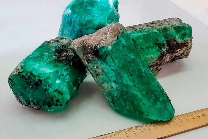 Мариинский прииск Ростеха наращивает объемы добычи крупных изумрудов Мариинский прииск Ростеха наращивает объемы добычи крупных изумрудов