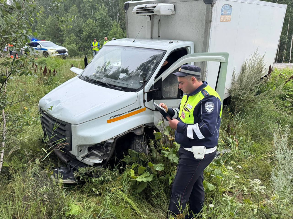 Четыре человека пострадали в ДТП на трассе Екатеринбург — Тюмень | В ДТП на трассе Екатеринбург — Тюмень пострадали четыре человека 