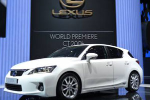 Названы цены на обновленный Lexus CT200h