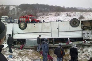 Автобус с туристами перевернулся в КБР Автобус с туристами перевернулся в КБР