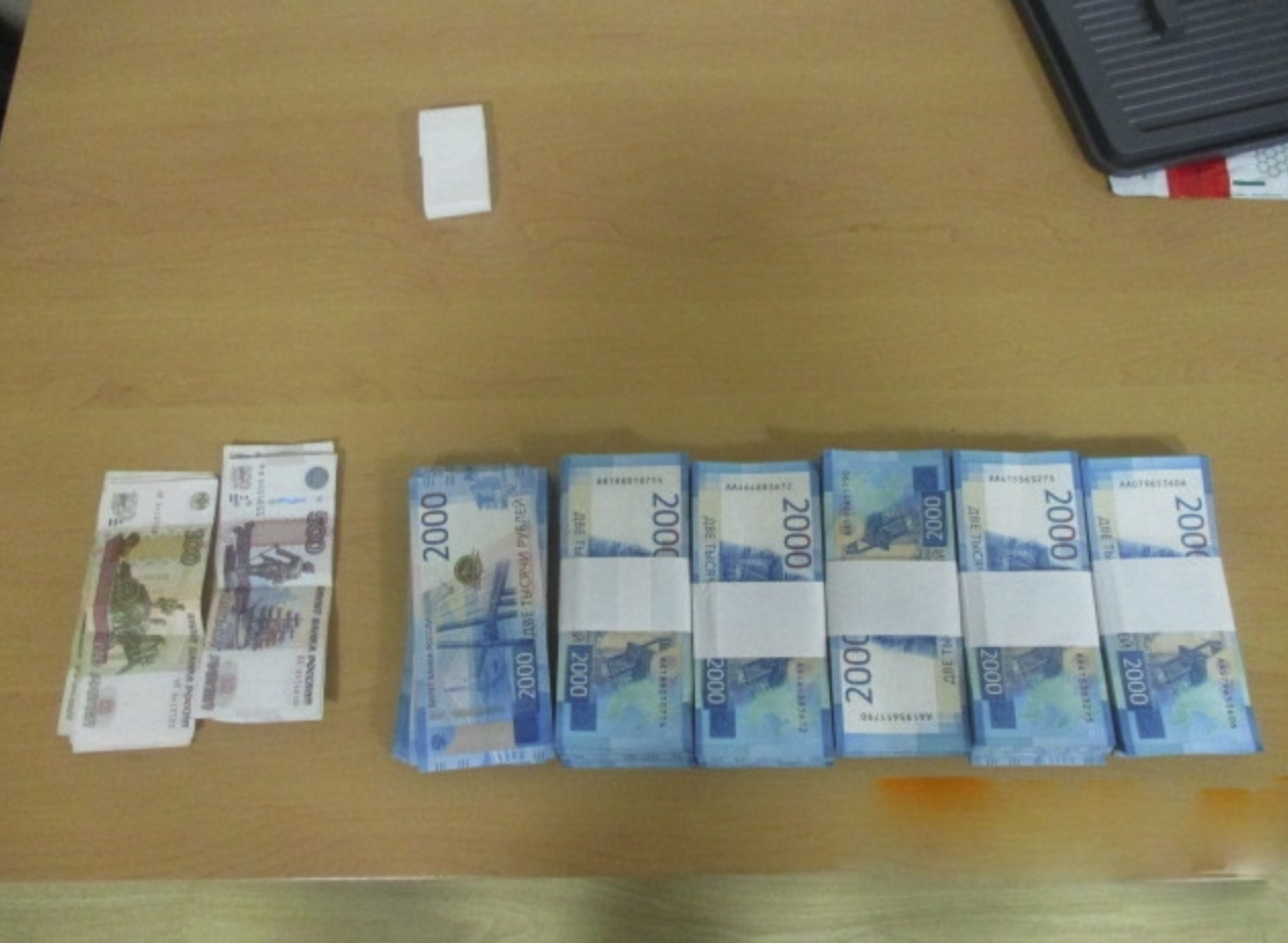 На Урале предотвратили незаконный вывоз более миллиона рублей в Узбекистан