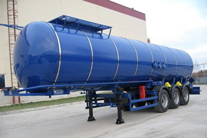 Цистерна с мазутом перевернулась в Приморье, произошла утечка топлива