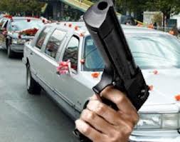 В Москве пожаловались на свадебный кортеж, заряженный петардами