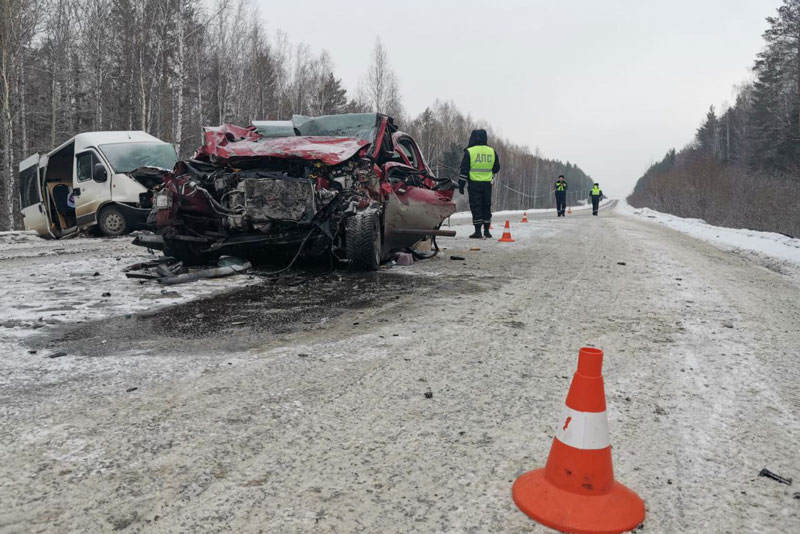 В Свердловской области в ДТП погибли 2 человека, ещё 3 в больнице