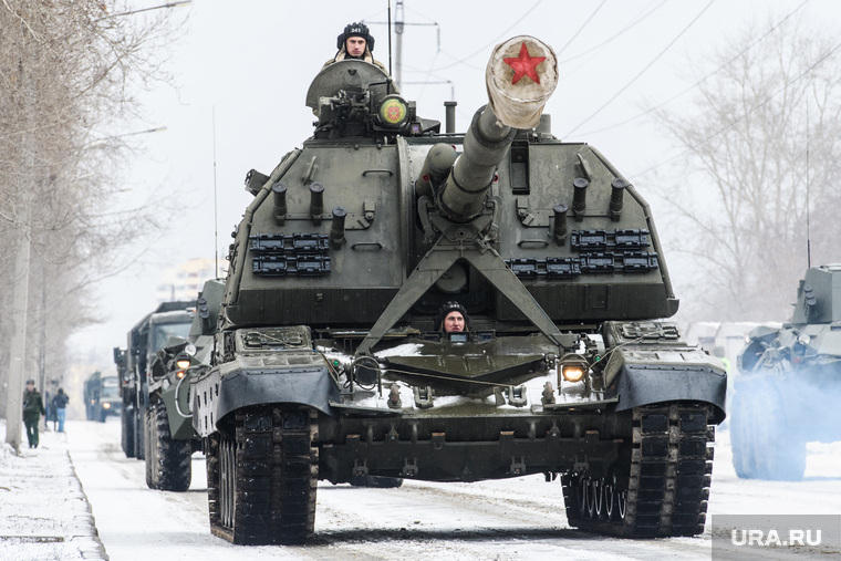 В Екатеринбурге прошла первая репетиция парада Победы В Екатеринбурге прошла первая репетиция парада Победы