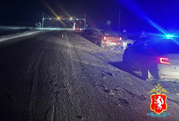 ДТП на трассе Пермь — Екатеринбург: столкновение Opel Astra с двумя грузовиками — пострадали пассажиры | ДТП под Ачитом: два человека пострадали после столкновения трёх автомобилей