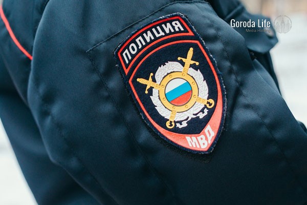 14-летняя школьница попалась в Екатеринбурге на распространении наркотиков  | В Екатеринбурге полиция поймала школьницу, раскидывающую наркотики 