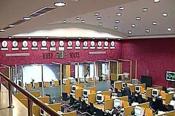 Курс рубля снизился по отношению к бивалютной корзине