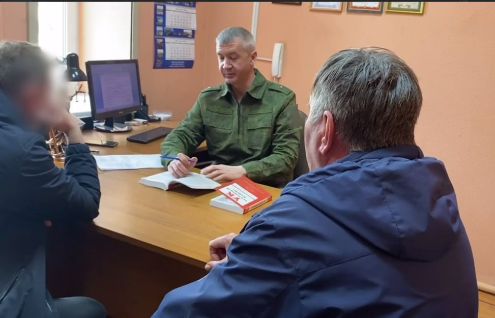 По делу о смертельном ДТП поезда и автобуса в Ярославской области задержали "стрелочника" | В Ярославской области после ДТП автобуса и поезда задержали монтёра пути