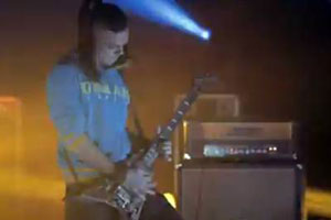 Активист "Евромайдана" записал рок-версию гимна Украины, взорвавшую интернет Активист "Евромайдана" записал рок-версию гимна Украины, взорвавшую интернет