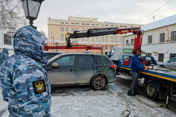 К аресту дорогостоящего автомобиля организации-должника привела неуплата налогов