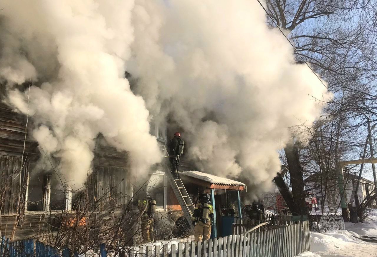 В Тюмени загорелся аварийный дом. Что покажет прокурорская проверка? 