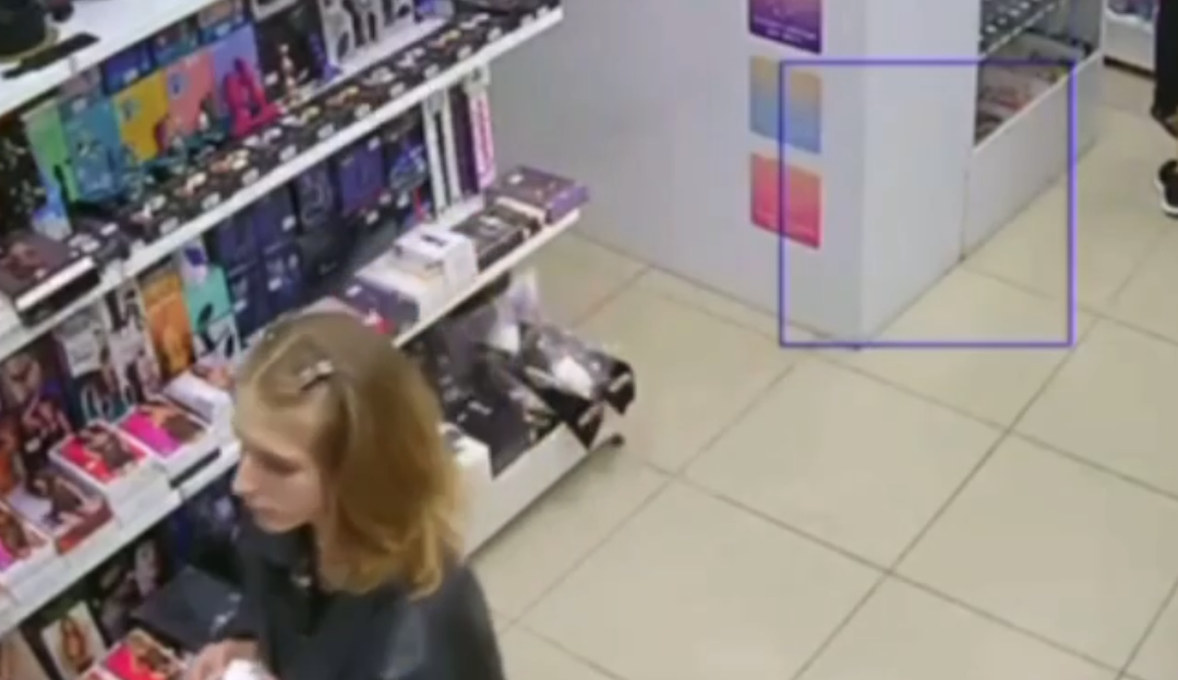 На Урале девушка похитила мужскую секс-игрушку из секс-шоп