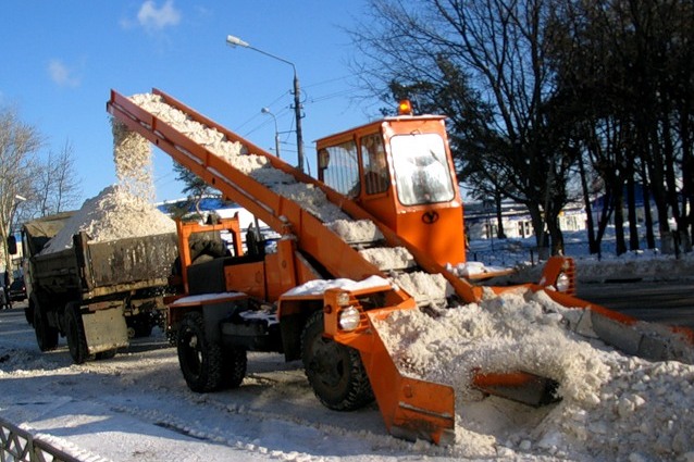 Борьба на равных: Екатеринбург разгребают от снега