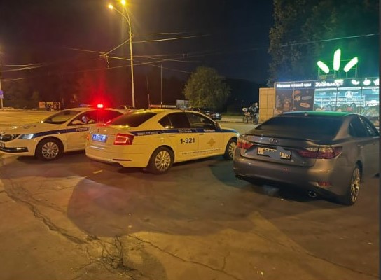 В Екатеринбурге наказали участников опасного шоу на дороге  | Участники опасного шоу на дороге в Екатеринбурге заплатят штрафы 