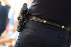 В Екатеринбурге спецподразделение полиции обыскивает районную администрацию