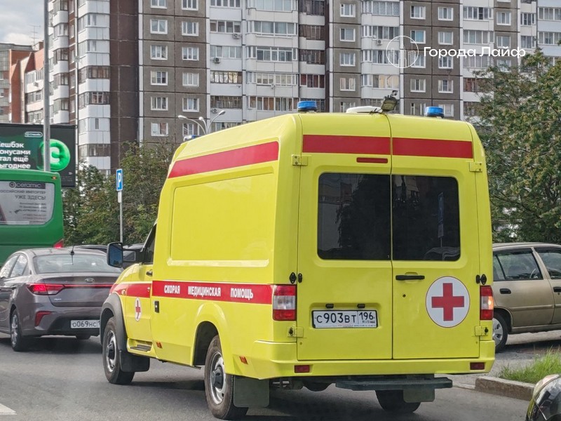 Десятилетний мальчик получил травмы в Екатеринбурге при падении из окна школы  | В Екатеринбурге подросток травмировался, упав из окна школы 