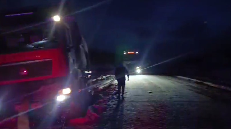 Без нужды не выезжать! Челябинские дороги сковал гололёд | ГИБДД предупредила жителей Челябинской области о гололёде Без нужды не выезжать! Челябинские дороги сковал гололёд | ГИБДД предупредила жителей Челябинской области о гололёде