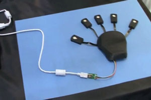 Японцы разработали пятипальцевую мышку