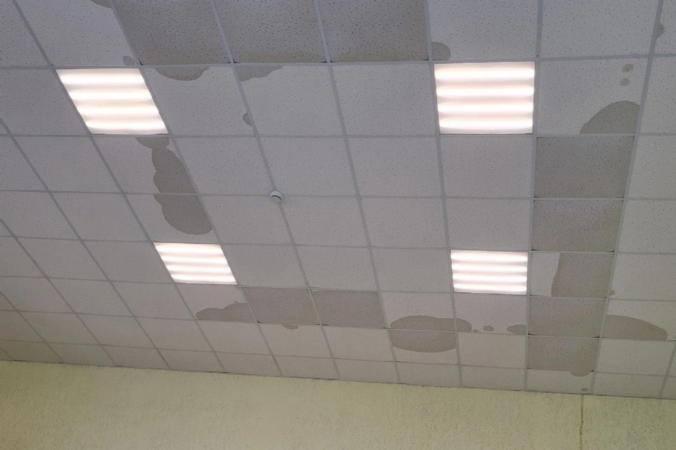 В новой детской поликлинике Кургана протекла крыша после дождя