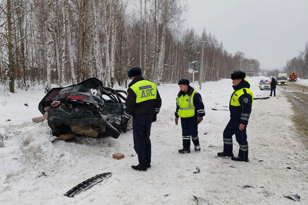 Накануне в Свердловской области в ДТП погибла водитель «ВАЗ-2112» 