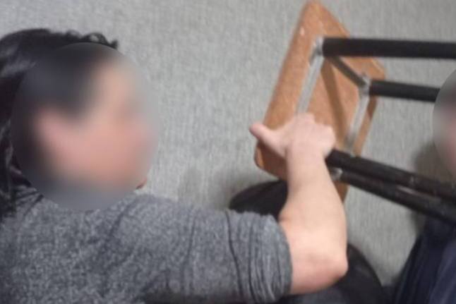 Свердловчанку осудили за убийство своего мужа табуретом  | Жительнице Нижнего Тагила вынесли приговор за убийство мужа табуретом 